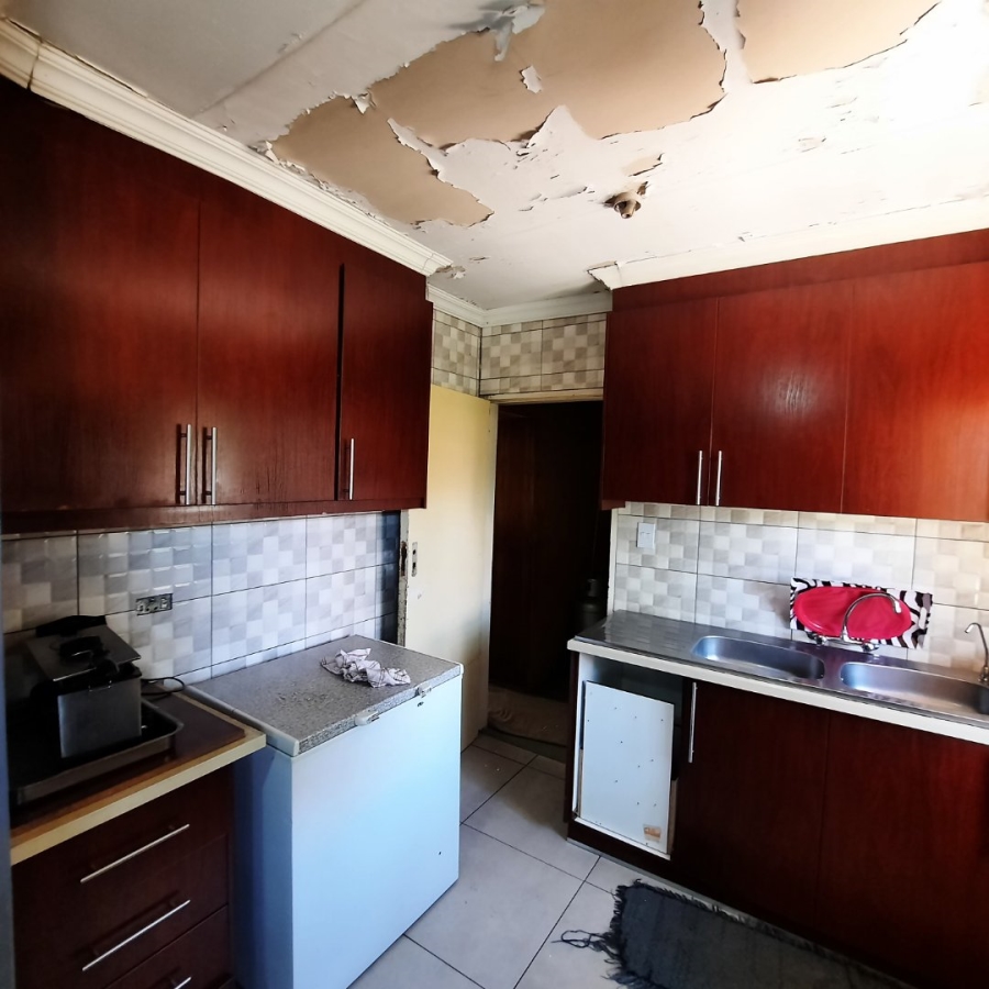 6 Bedroom Property for Sale in Lourierpark Free State